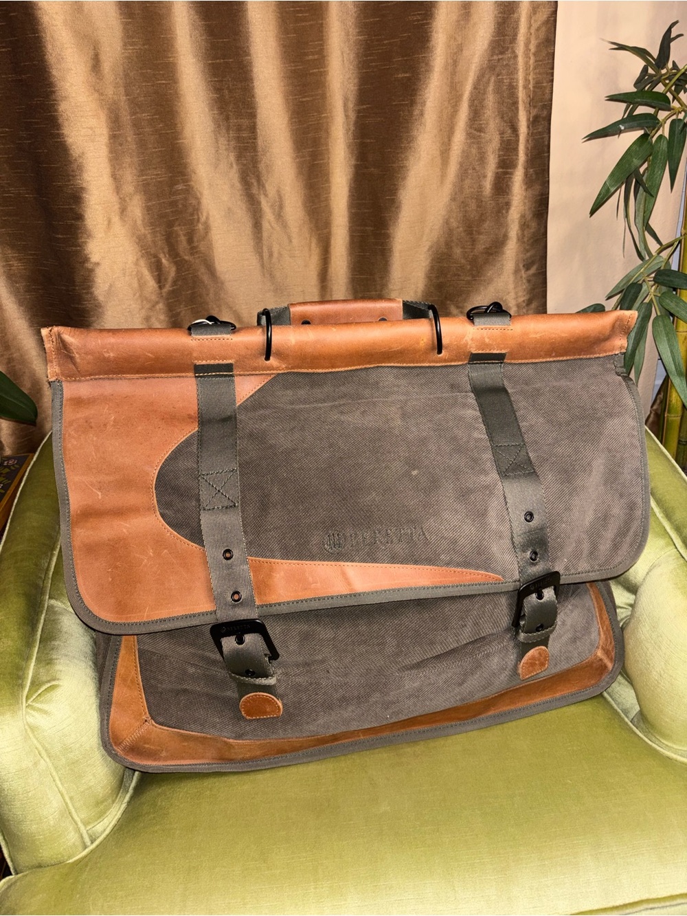 Beretta XLarge Travel Shoulder Bag Tan Velveteen & Leather Trim 25”X18”X10”